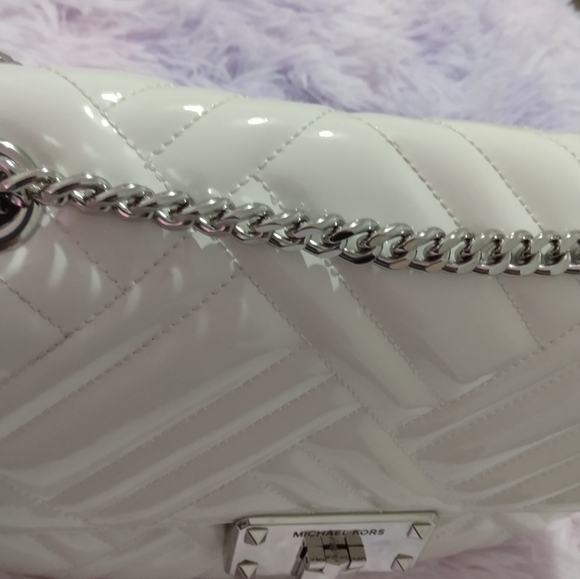 Host Pick✨Micheal Kors Peyton MED shoulder flap optic white bag NewW/Defects - Picture 13 of 17